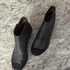 Frye Women's Brielle Zip Peep Bootie Boot size 8